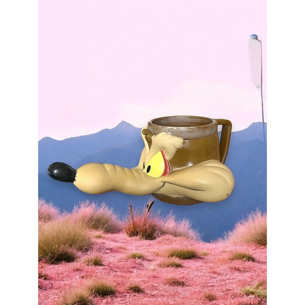 Vintage Looney Tunes Wile E Coyote 3D Plastic Coffee Cup Mug 1992 Road Runner